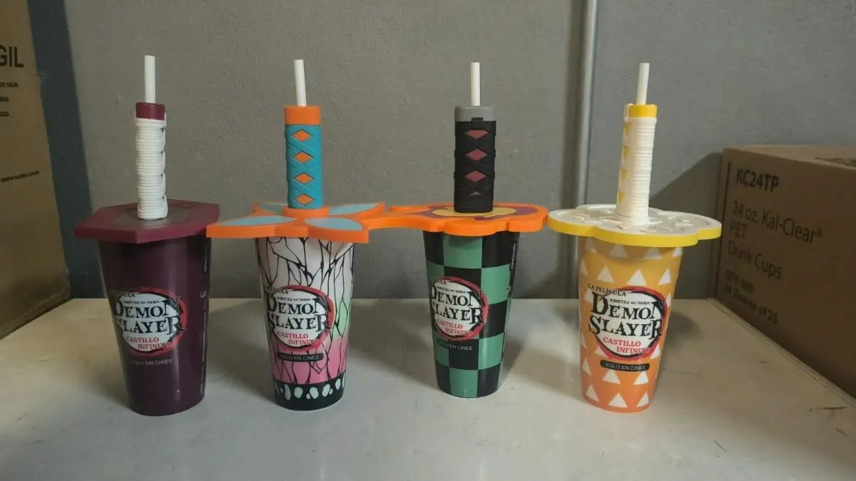 Vasos de Demon Slayer en Cinépolis. Foto: Cortesía
