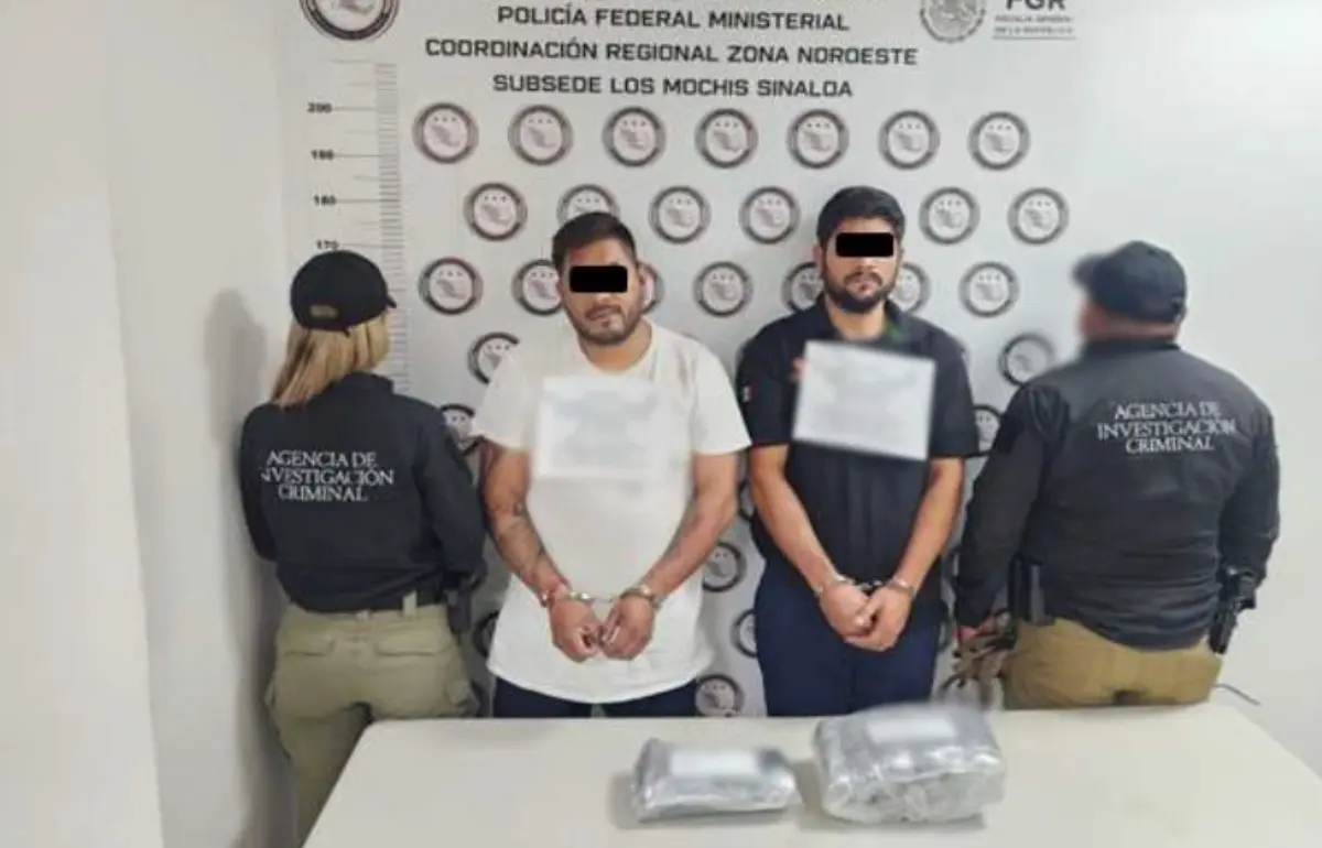 Tras el hallazgo de la droga, dos sujetos fueron detenidos a bordo del autobús. Foto: SSPC