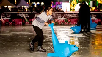 Inauguran la primera pista de hielo gratuita en Ensenada; horarios