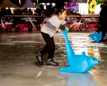 Inauguran la primera pista de hielo gratuita en Ensenada; horarios