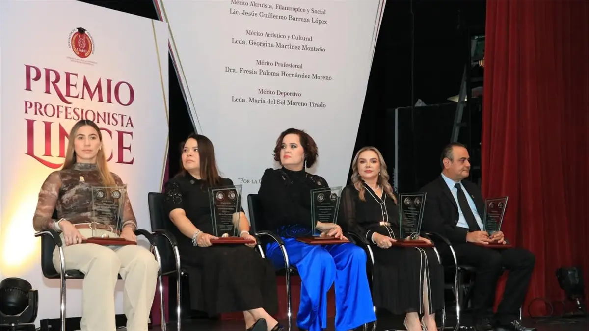 Estos son 5 de los 6 galardonados con los Premios Linces de la UAdeO, Se les reconocen méritos profesionales