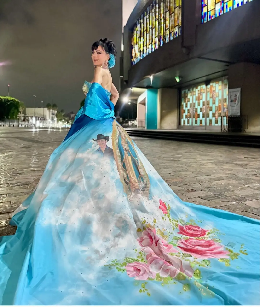 El vestido de Maribel Guardia cuenta con un diseño que contienen un significado sentimental y personal. Foto: Cortesía. 