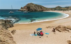 El paraíso escondido de Baja California Sur: la playa secreta donde el mar y la montaña se encuentran