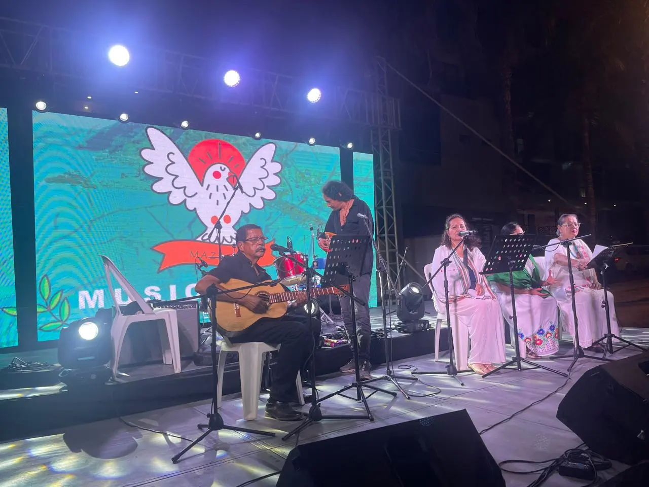El Parque Ciudades Hermanas fue el escenario del evento Música y Paz, que reunió a doce artistas mazatlecos en un llamado a la Paz en el puerto