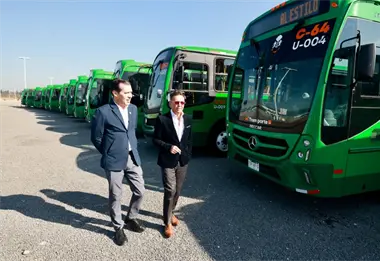 Entregan 100 unidades de transporte p&uacute;blico en la ciudad de Guadalajara