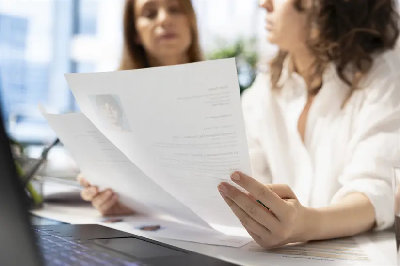 Estos son los documentos necesarios para tramitar la CURP biométrica para niños. Foto: Freepik.