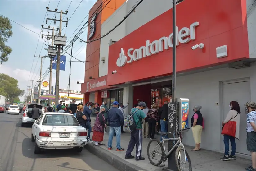 Conoce las ubicaciones exactas de sucursales del banco Santander si vives en una metrópoli. Foto: Cortesía.