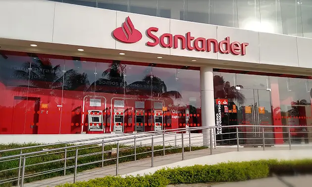 Conoce las sucursales del banco Santander que se mantendrán abiertas durante el día sábado.