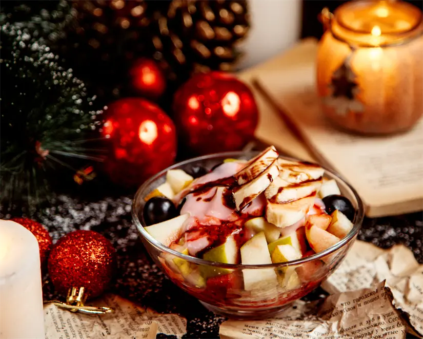 Disfruta de una rica ensalada de frutas en Navidad. Foto: Freepik.