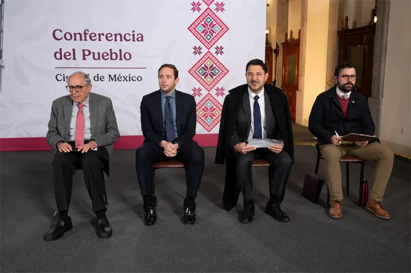 Funcionarios en La Mañanera del Pueblo