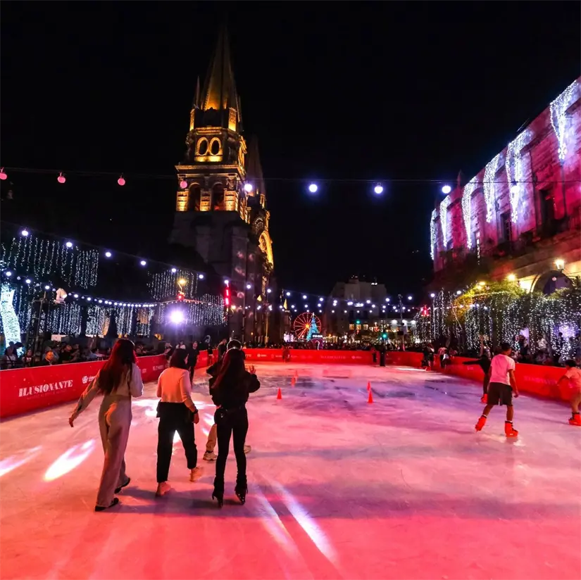Horario en que abre la pista de hielo en Guadalajara. Foto: Cortesía