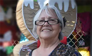 Doña Conchita, sobreviviente de cáncer y artesana de piñatas desde hace 20 años en Culiacán