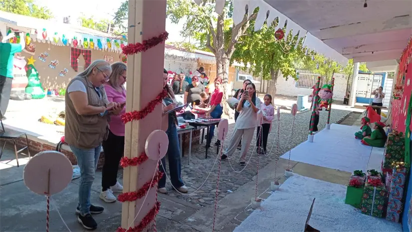 Villas Navideñas convierten la primaria Felipe Ramírez López en un espacio de unión y esperanza. Foto: Cortesía/TBN