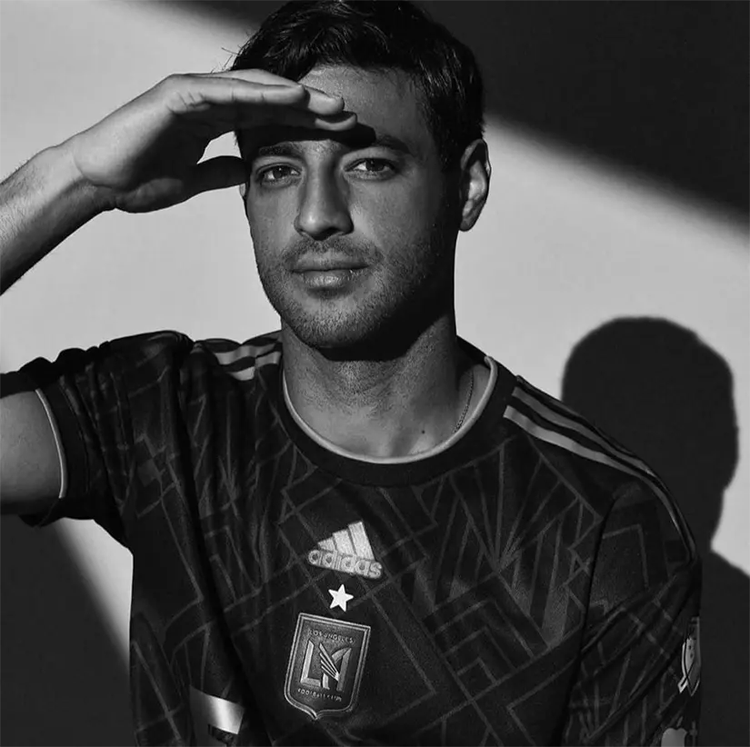 Aunque Carlos Vela se retiró del fútbol profesional, hoy en día es embajador de un club de fútbol. Foto: Cortesía.