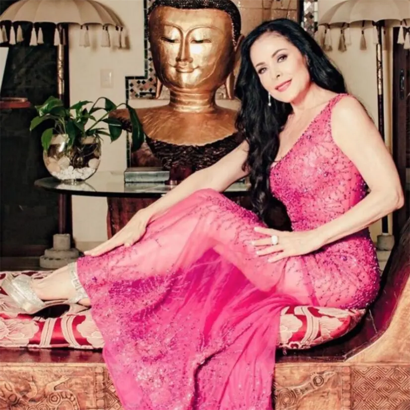 Sillón beige de la casa de Lourdes Munguía. Foto: cortesía.