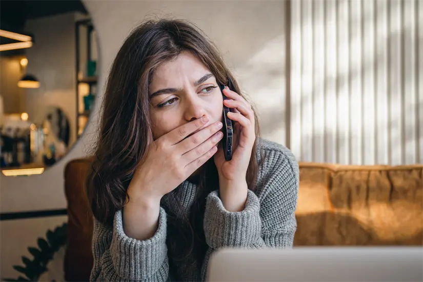 Las llamadas de spam pueden buscar robar tu identidad o conseguir que les des dinero. Foto: Freepik.