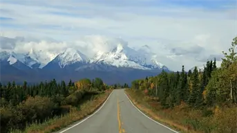 ¿Pasión por los caminos? Descubre las carreteras más seguras y peligrosas de Estados Unidos