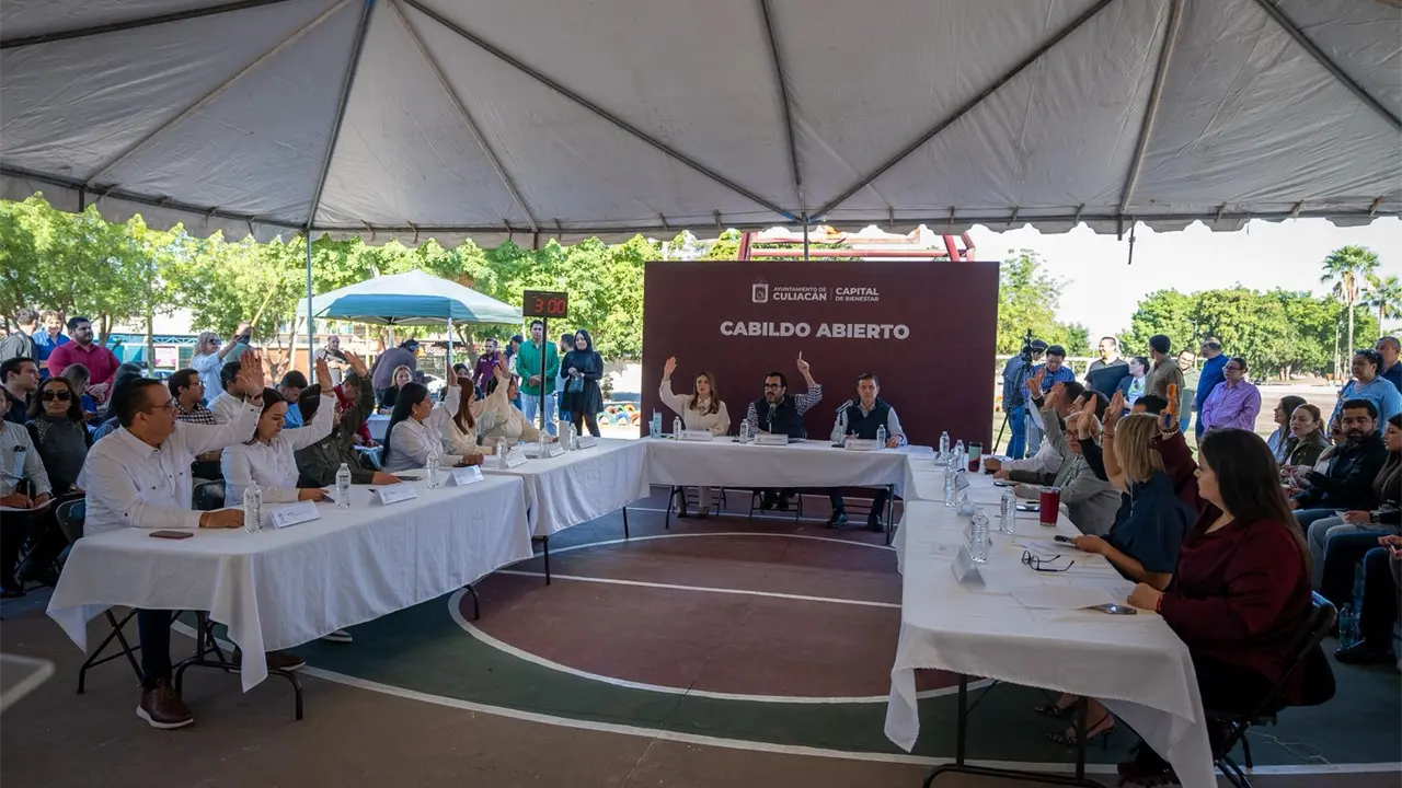 Más de 40 ciudadanos participan en la sexta Sesión de Cabildo Abierto encabezada por Juan de Dios Gámez Mendívil.