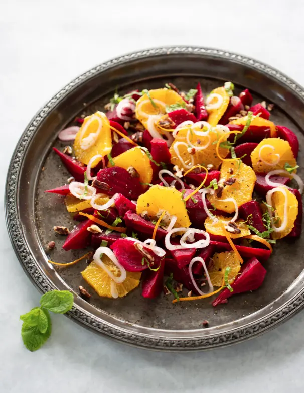 Ensalada de betabel con naranja y cacahuate. Foto: cortesía.