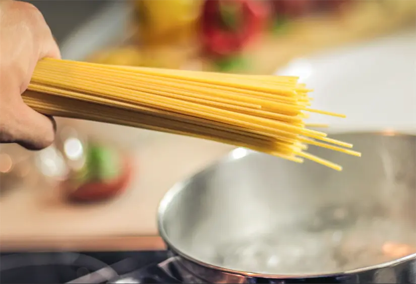 Ingredientes para hacer fideos con albondigas de pollo. Foto: cortesía.