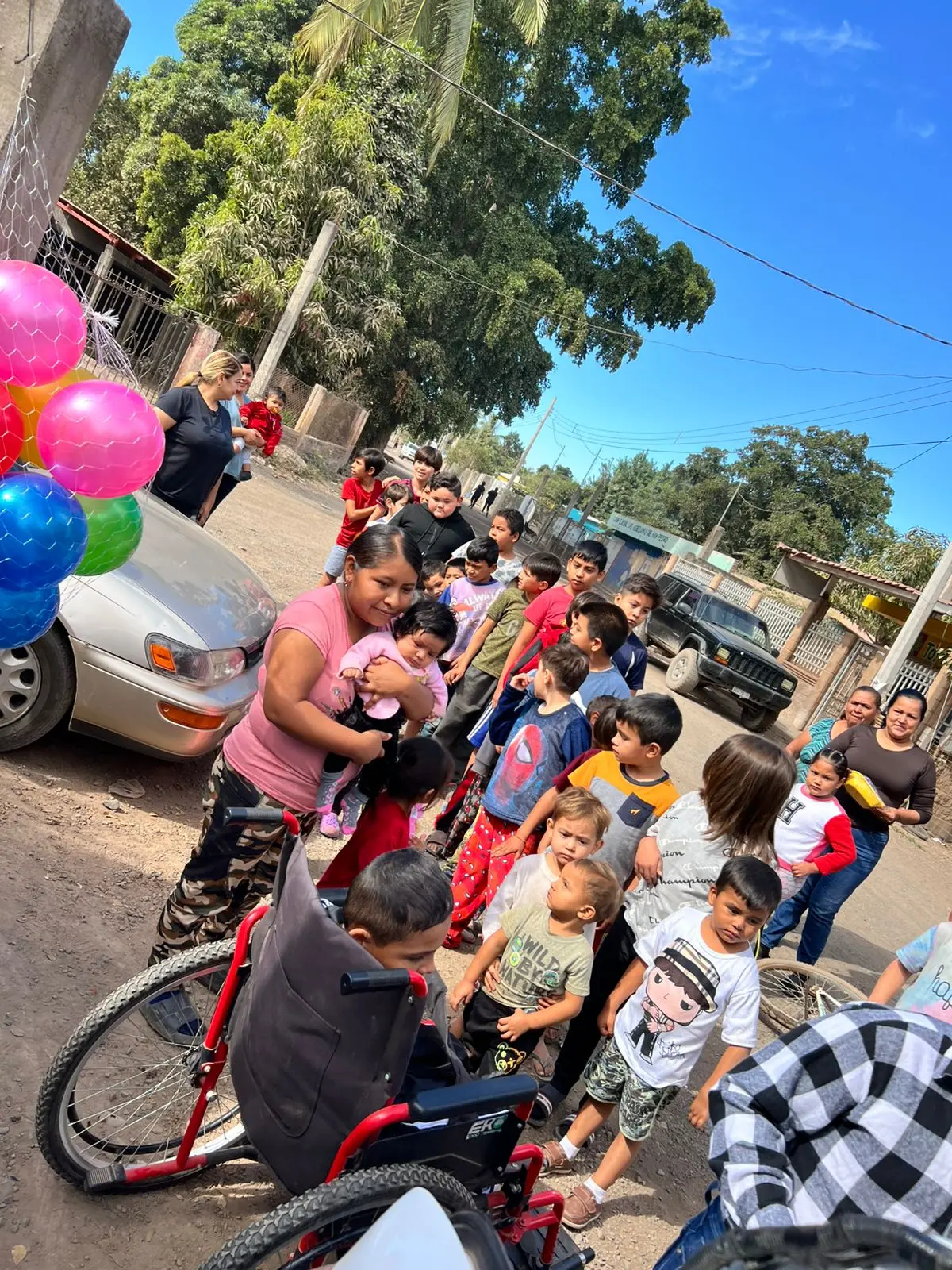 En Navolato todos se unen para llevar la alegría a un niño. Foto: Cortesía.