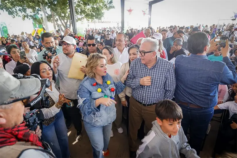 Miles de familias celebran la Gran Posada 2025 en Higueras de Zaragoza junto al gobernador Rubén Rocha y Eneyda Rocha Ruiz