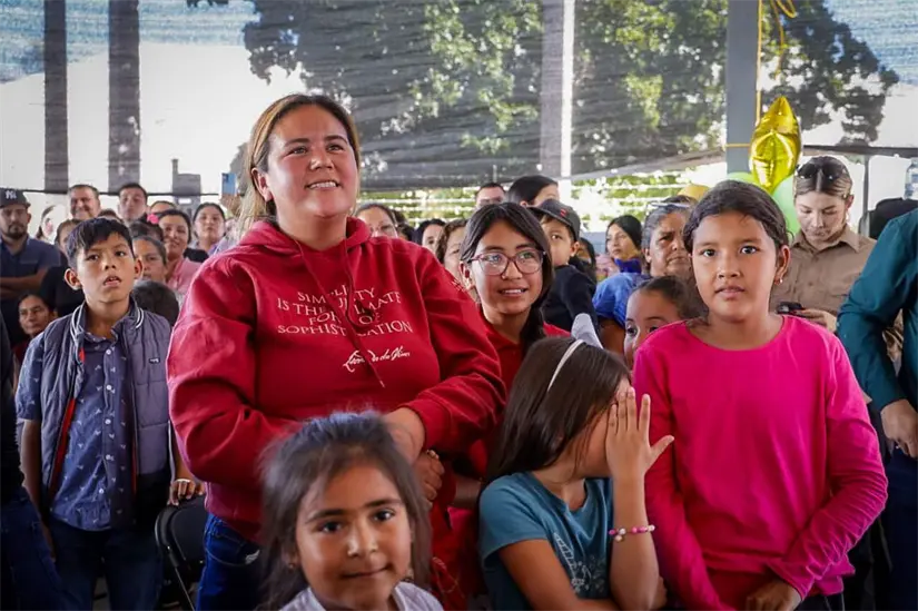 Rocha Moya y Eneyda Rocha llevan alegría y esperanza a Higueras de Zaragoza con la Gran Posada 2025