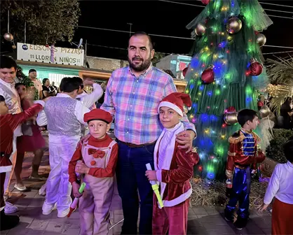 El esp&iacute;ritu navide&ntilde;o ilumina Estaci&oacute;n Dimas y Piaxtla de Abajo con desfiles y el encendido del &aacute;rbol