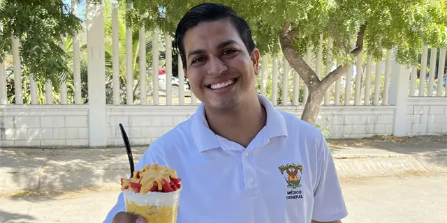 Maquilando sue&ntilde;os y logrando objetivos, Alexander y su enfoque en la medicina y el emprendimiento en Mazatl&aacute;n