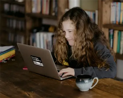 Plataformas de educaci&oacute;n online ofrecen cursos gratuitos para todos