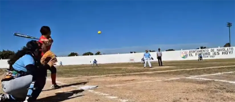 El alcalde de Navolato, Jorge Rosario Bojórquez Berrelleza, encabezó la entrega de la barda posterior del estadio Juventud “Polo Quintero”, acompañado de autoridades municipales y vecinos.