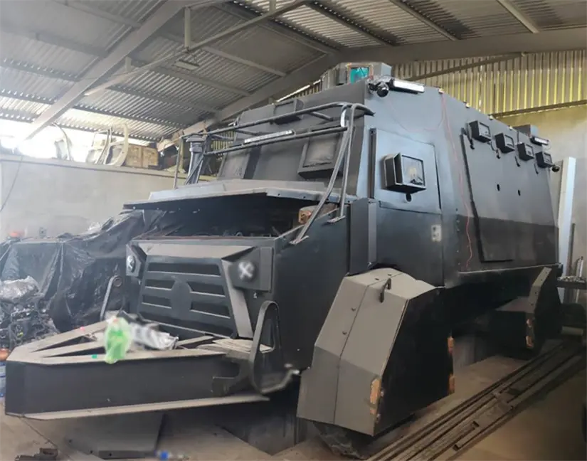 Marina y FGE decomisan autos blindados del crimen organizado en Michoacán