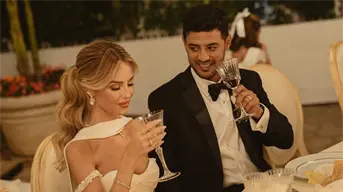 Las fotos más hermosas de la íntima ceremonia de Carlos Vela y Saioa Cañibano en la playa