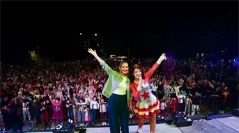 Noche mágica en la Villa Navideña de Mazatlán, concierto de Tatiana cautiva a chicos y grandes