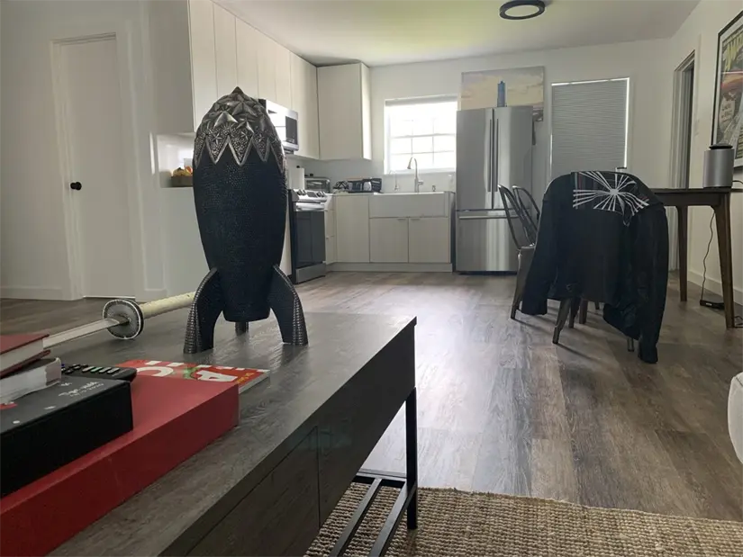 Interior de la casa prefabricada de Elon Musk en Boca Chica, Starbase. Foto: Cortesía.