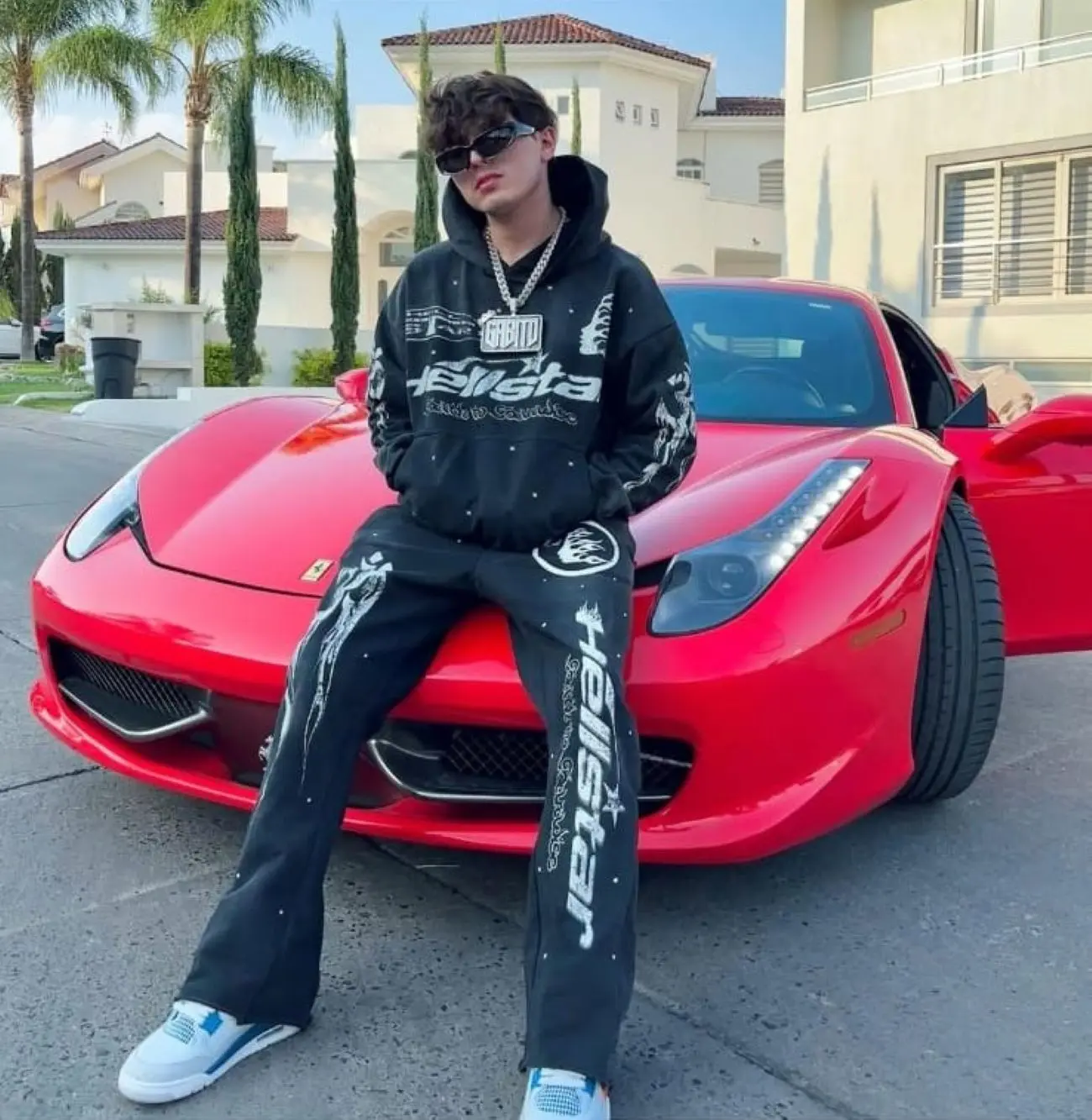 Autos de lujo de Gabito Ballesteros. Foto: Cortesía