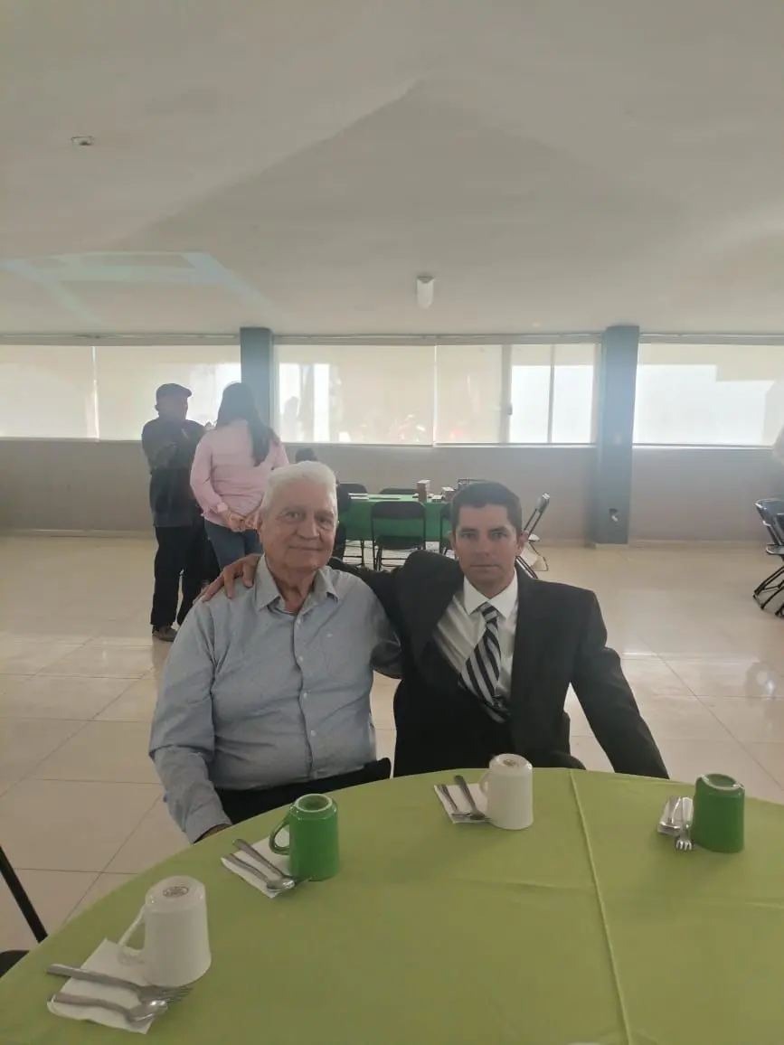 El árbitro veterano continúa activo en las canchas de Villa Juárez, donde recientemente silbó la final de la liga local.