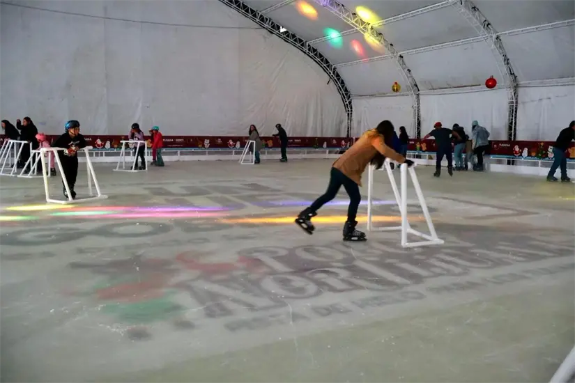 Horarios de la pista de hielo en Tijuana. Foto: Cortesía