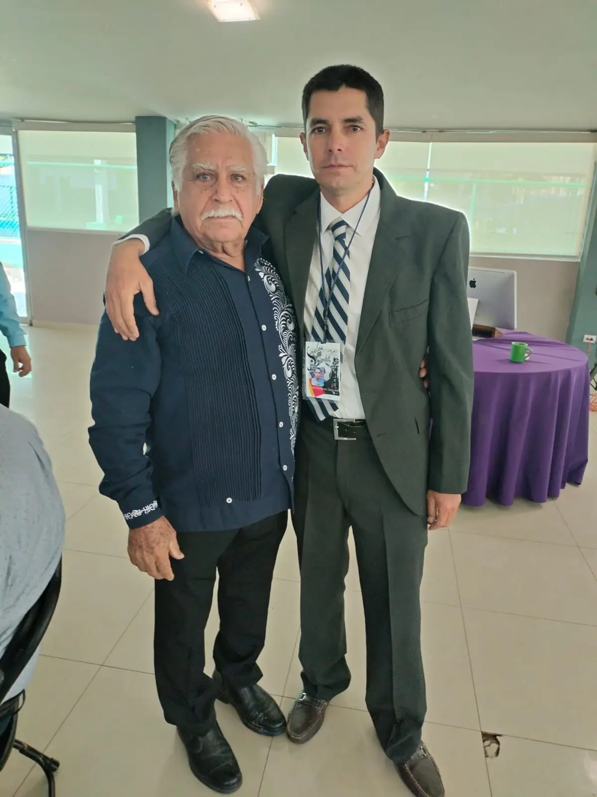 Imagen del homenaje a árbitros retirados del fútbol profesional, evento realizado en el marco del 50 aniversario en el arbitraje de Francisco Páez.