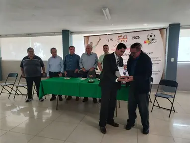 Israel Rodríguez Zamudio recibe reconocimiento como árbitro veterano de Villa Juárez, Navolato