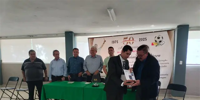 Israel Rodr&iacute;guez Zamudio recibe reconocimiento como &aacute;rbitro veterano de Villa Ju&aacute;rez, Navolato