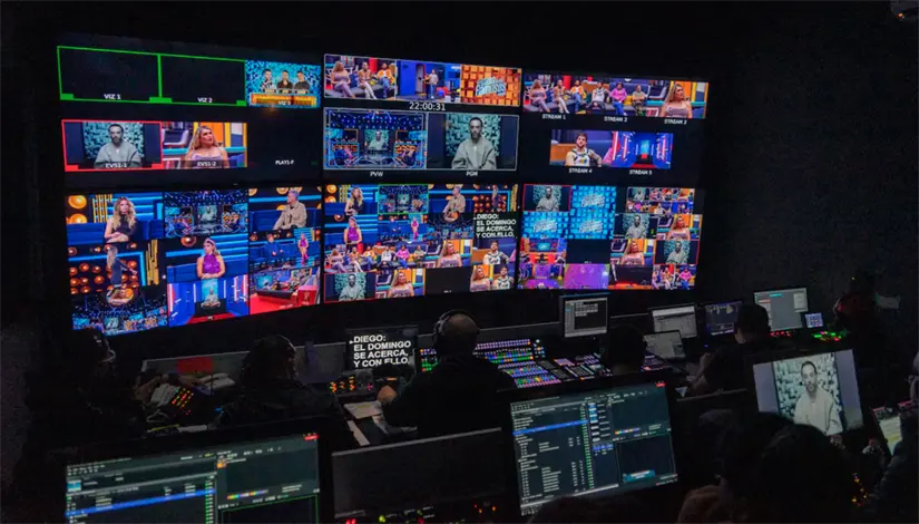 La cercanía de la casa con el foro, facilita la producción del programa. Foto: cortesía.