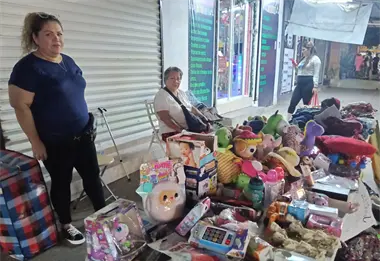 Tianguis navide&ntilde;o en Culiac&aacute;n re&uacute;ne a familias y comerciantes de Barrancos