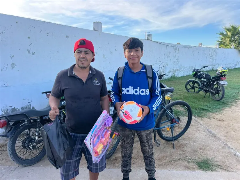 Un gesto solidario para ayudar con un juguete a la niñez vulnerable del municipio de Navolato