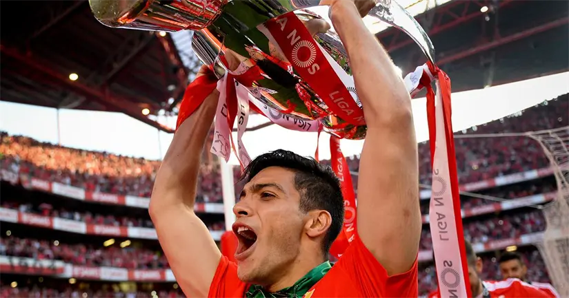 Está es la fortuna de Raúl Jiménez a lo largo de los años. Foto: Cortesía.