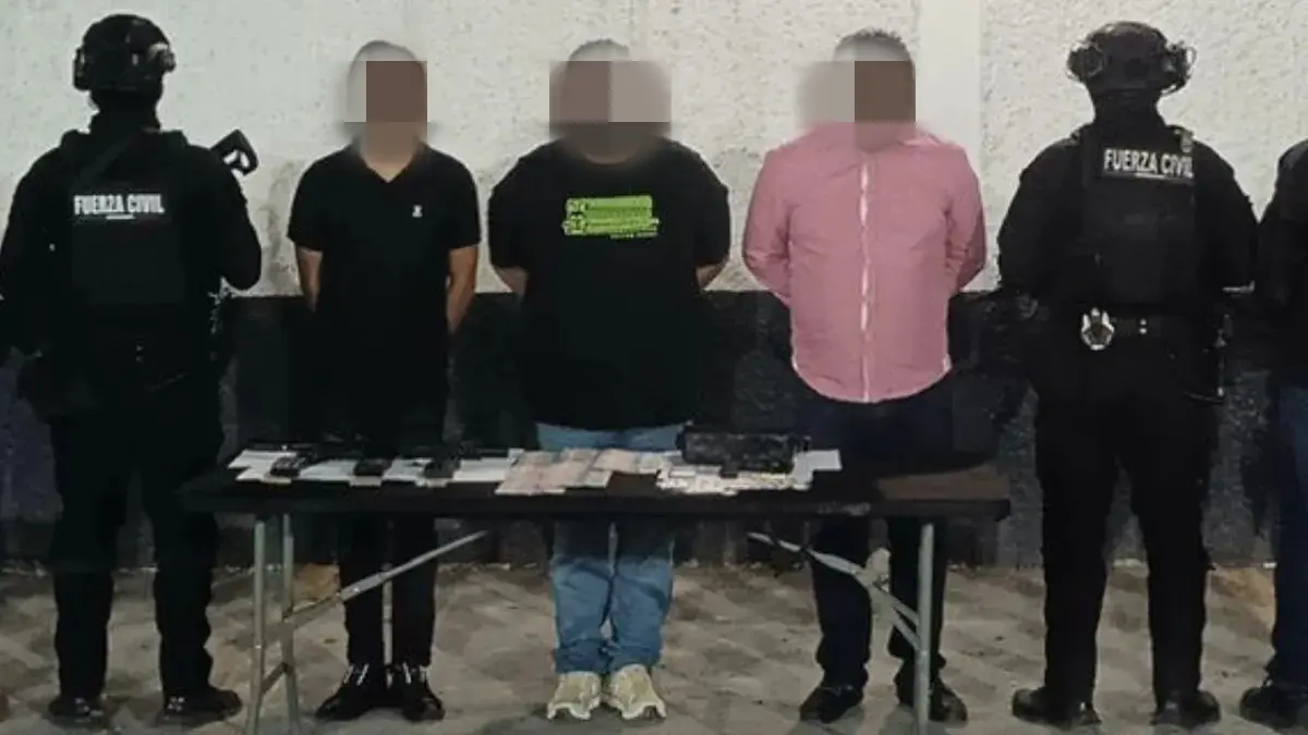 El Betito fue detenido con dos hombres más en el estacionamiento de una plaza comercial.