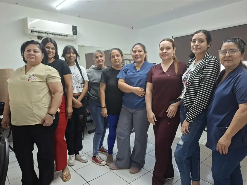 Mujeres descubren su fuerza a través del maquillaje en el CESAVVI 5 de Febrero. Foto: Juan Madrigal