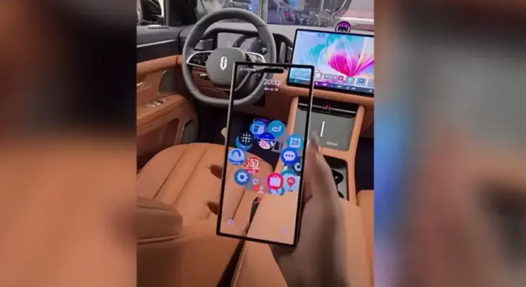Ejemplo de celular transparente. Foto: Cortesía