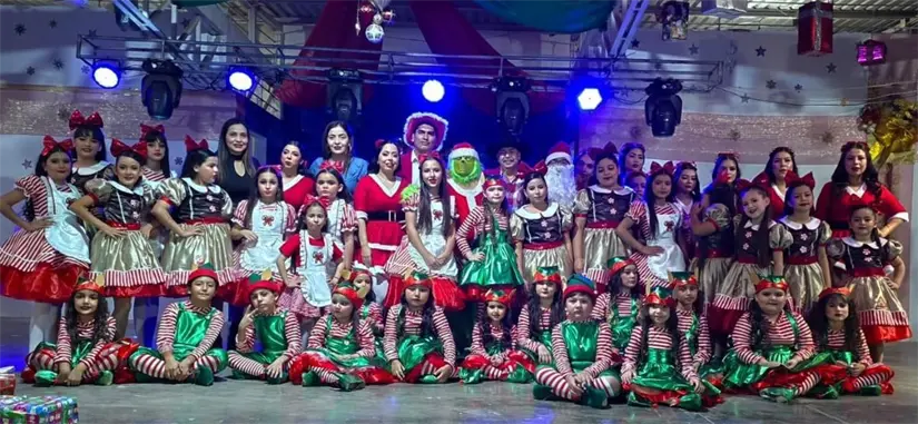 Presentación de la obra “Unión”, uno de los actos más emotivos de la noche navideña.