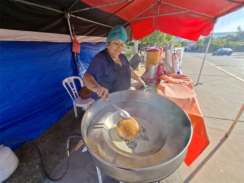Con 58 años y una voluntad inquebrantable, Myrna Casanova demuestra que siempre es tiempo de empezar. Foto: Juan Madrigal